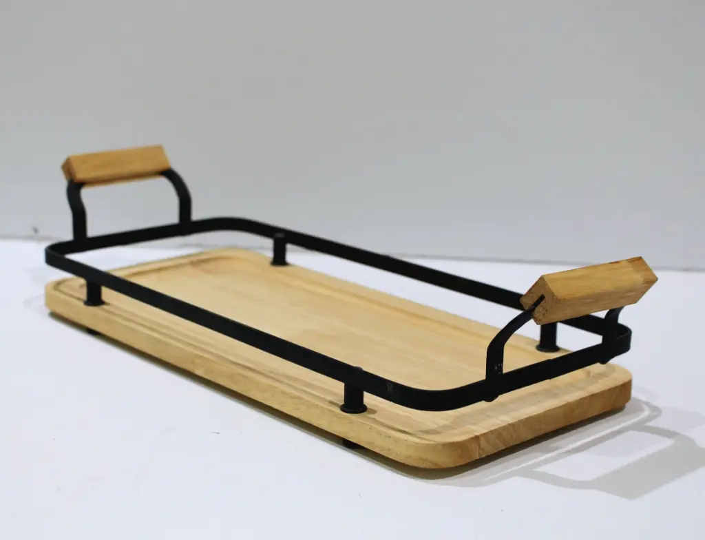 سینی سرو چوبی با حفاظ فلزی